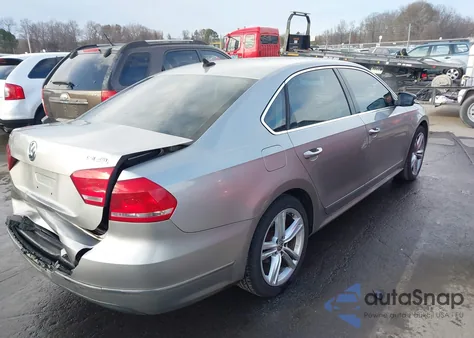 2014 Volkswagen Passat 1.8T Sel Premium z USA, uszkodzony, nr VIN 1VWCS7A30EC016033